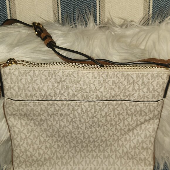 Micheal Kors purse - Picture 2 of 4